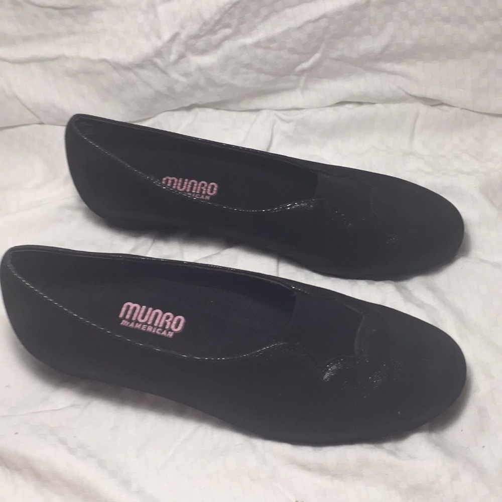Munro black flats